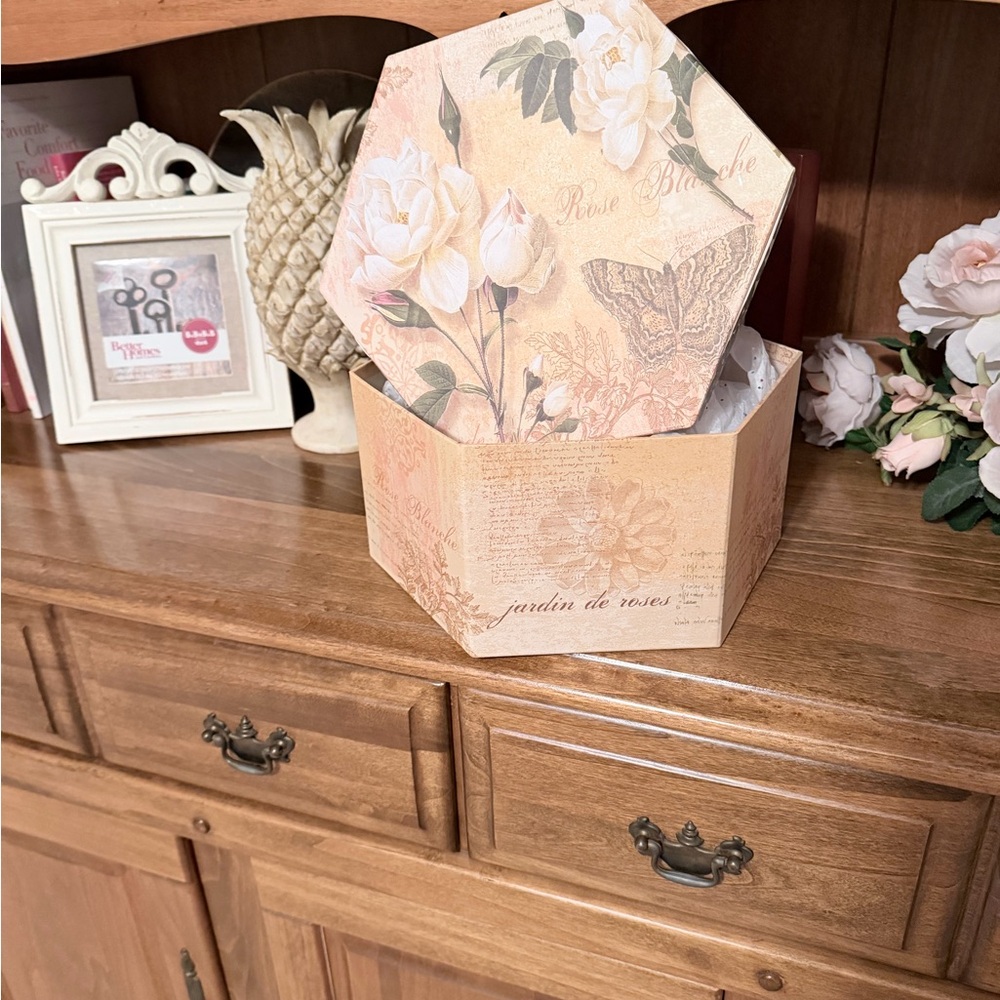 Hexagonal Floral Storage Box - Picture 3 of 5